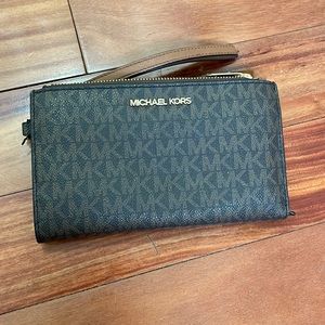 MICHAEL KORS Smartphone Wallet-Brown